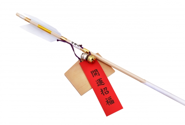 A traditional Japanese Hamaya lucky arrow with a red tag reading "Good Fortune"