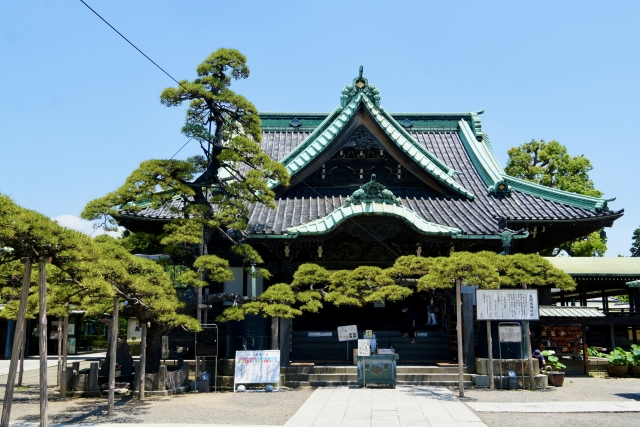 Front view of Shibamata Taishakuten Buddhist temple